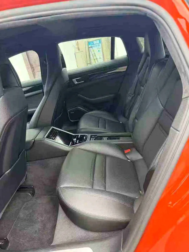 保时捷帕拉梅拉 后面外观三