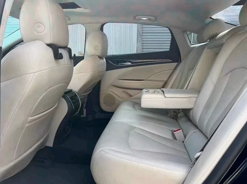 别克君越 内饰前排