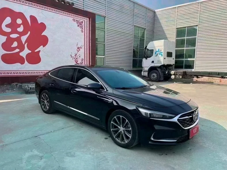 别克君越 正面外观二