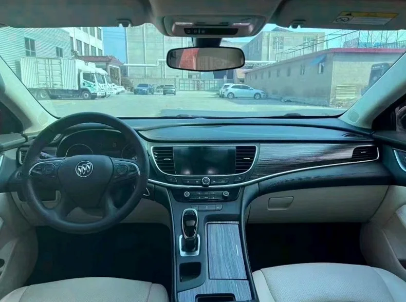 别克君越 内饰后排