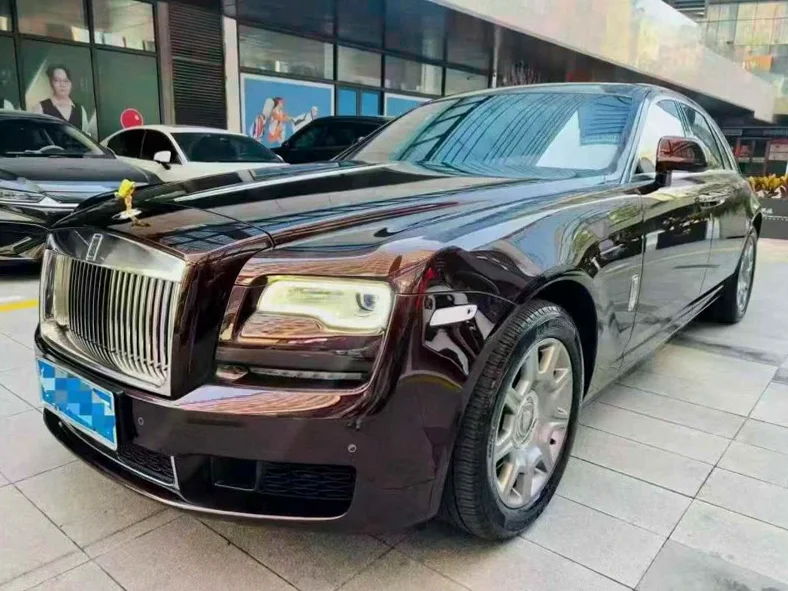 劳斯莱斯古斯特 正面外观三