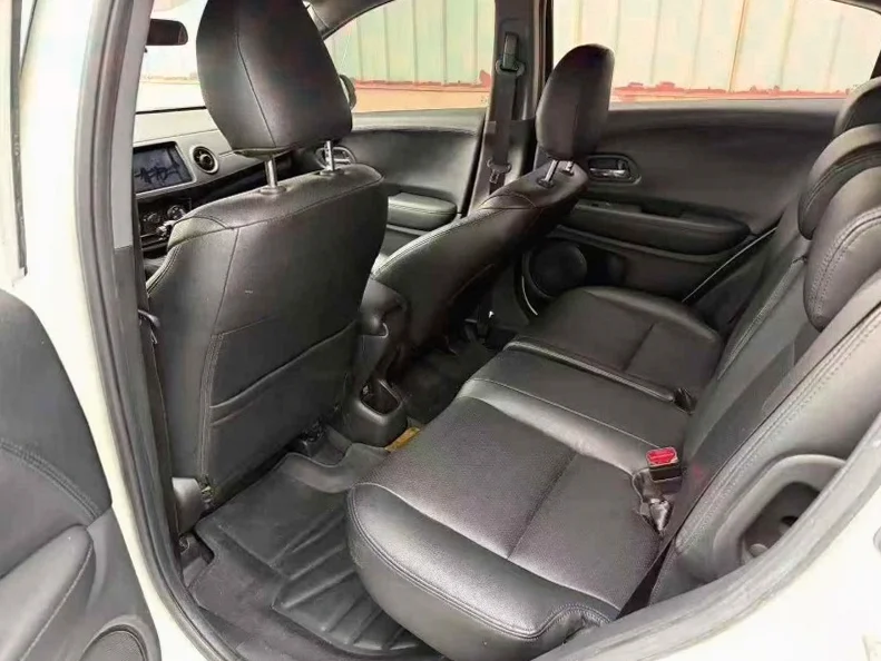 本田XRV 后面外观一