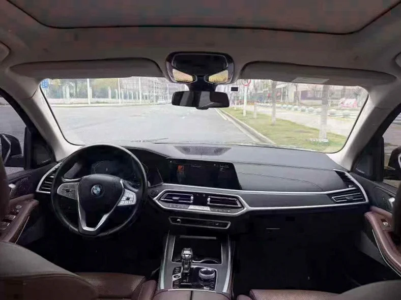 宝马X7 内饰前排