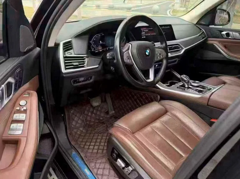 宝马X7 后面外观三