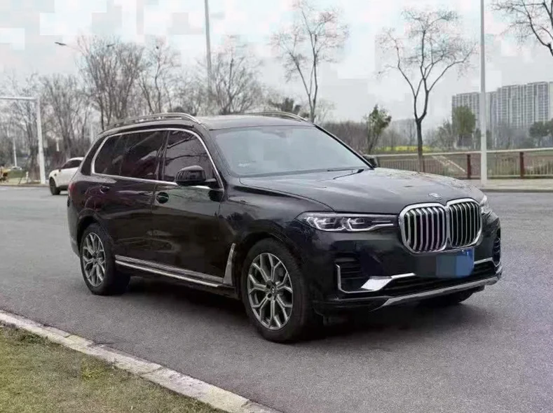 宝马X7 正面外观二