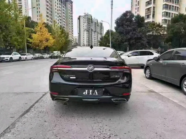 别克君越 内饰前排