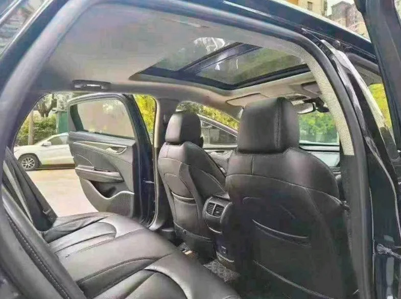 别克君越 内饰后排