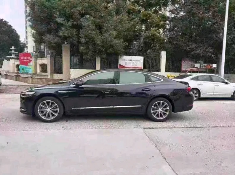 别克君越 正面外观二