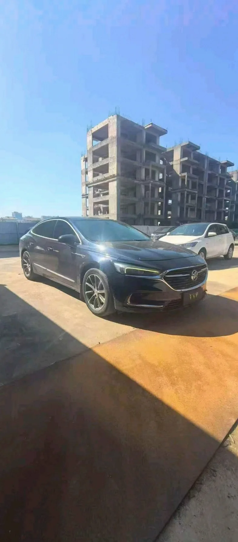 别克君越 正面外观三