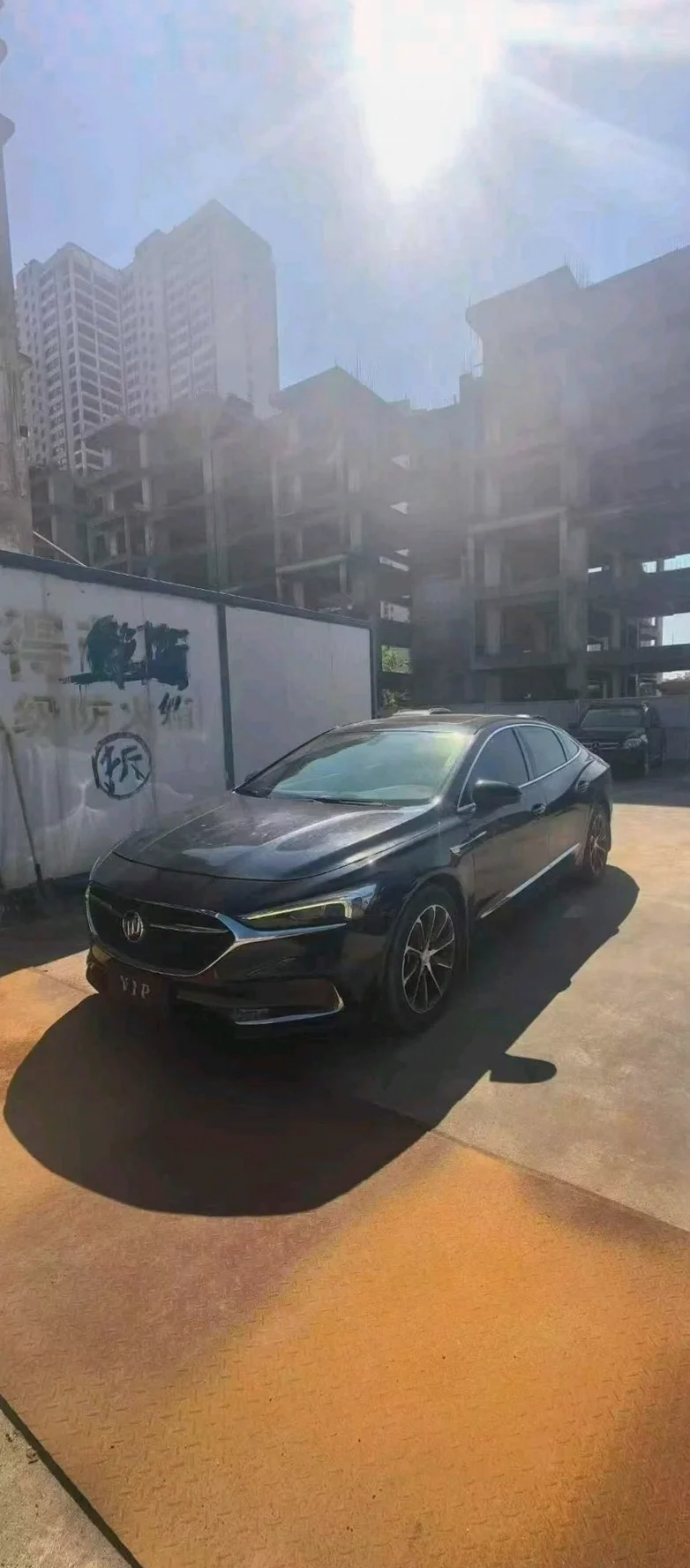 别克君越 正面外观二