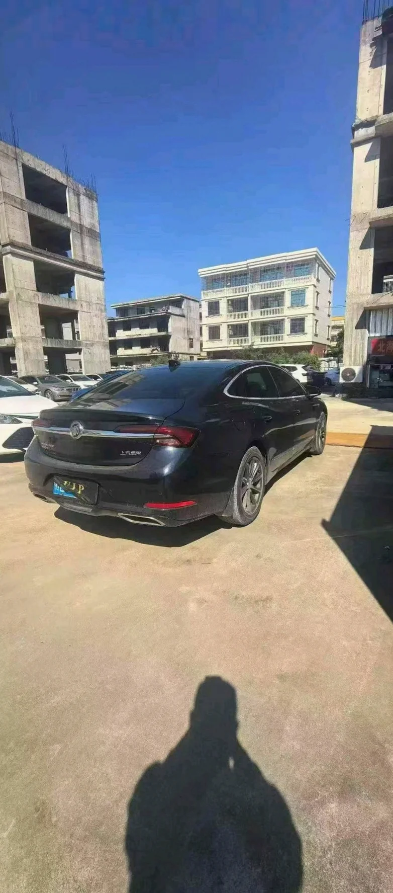 别克君越 后面外观一