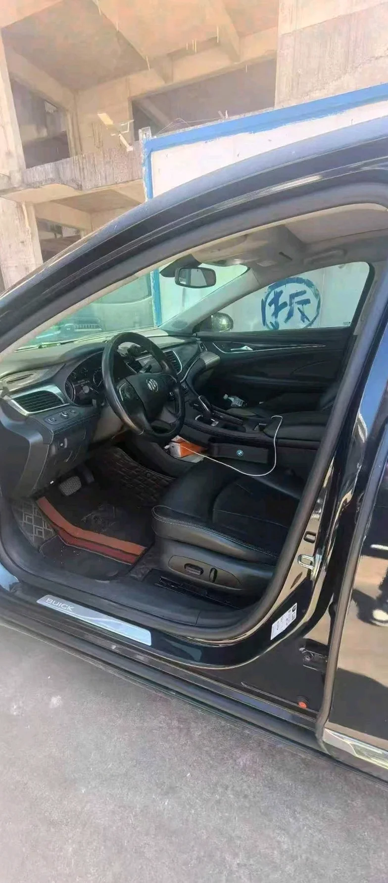 别克君越 内饰后排