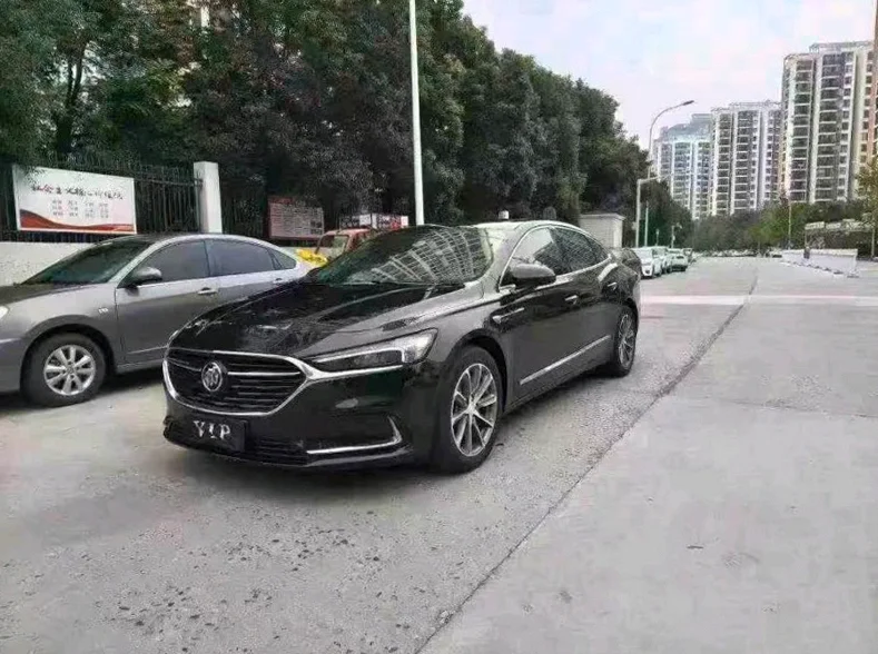 别克君越 正面外观三