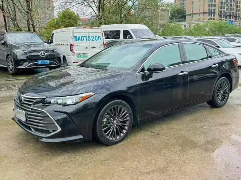 丰田亚洲龙 正面外观二