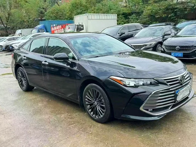 丰田亚洲龙 正面外观三