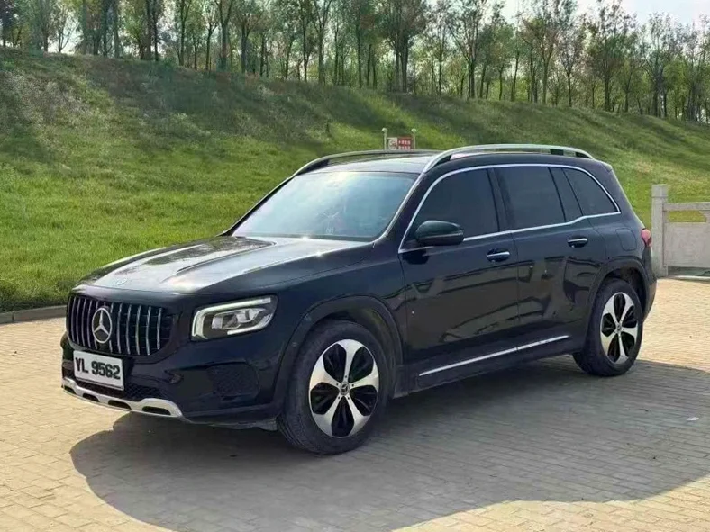 奔驰GLB 正面外观三