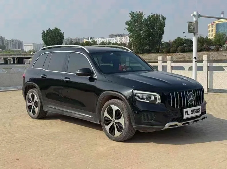 奔驰GLB 正面外观二