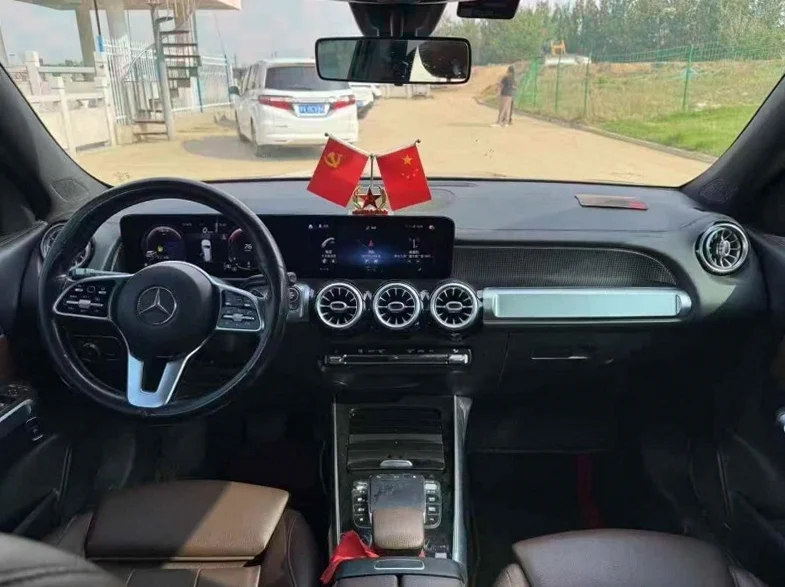 奔驰GLB 后面外观三