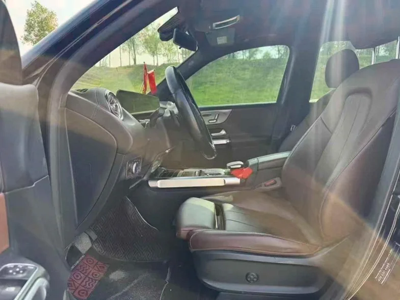 奔驰GLB 后面外观一