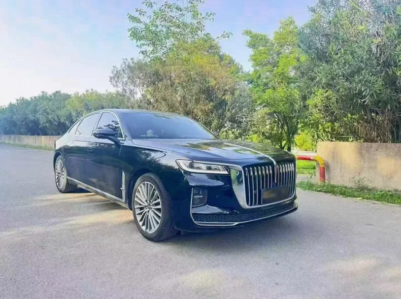 红旗H9 正面外观三