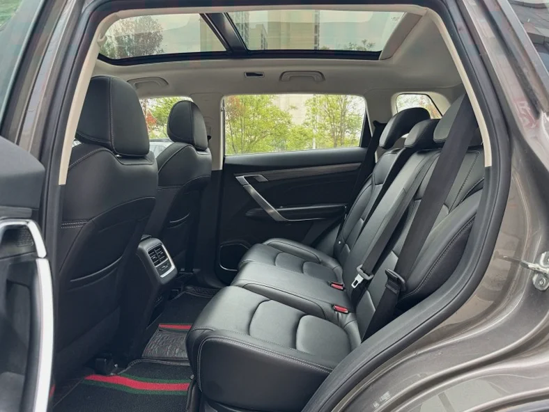 吉利博越 内饰前排