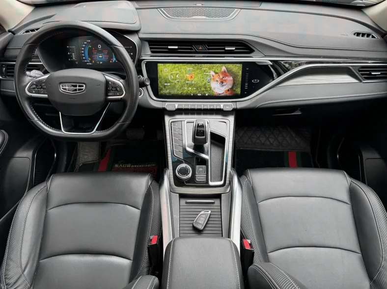 吉利博越 后面外观一