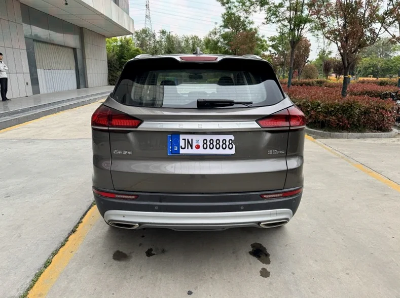 吉利博越 正面外观三