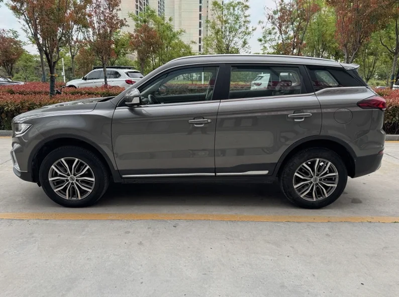 吉利博越 驾驶室