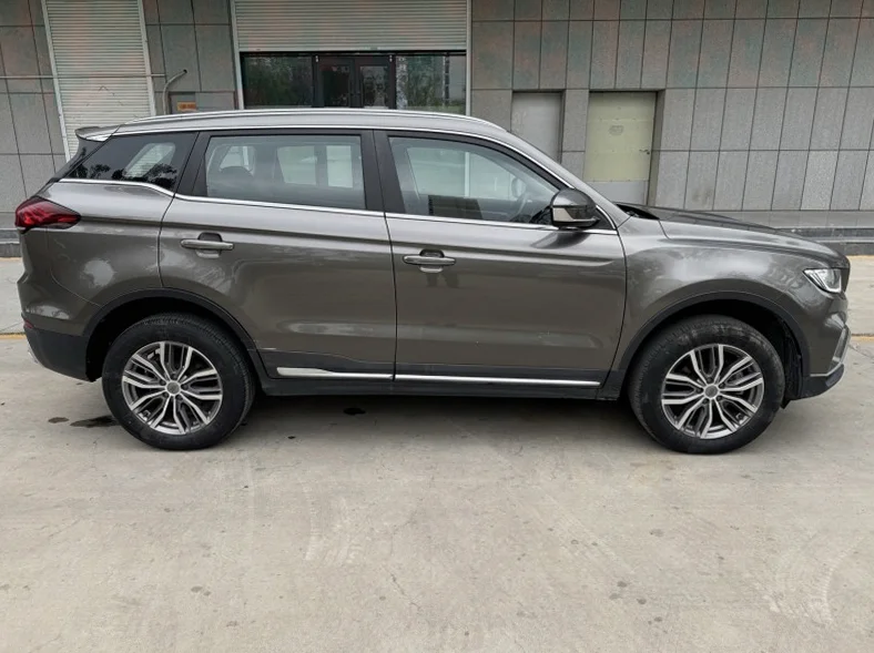 吉利博越 后面外观三