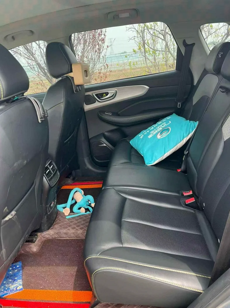 荣威RX5 后面外观一