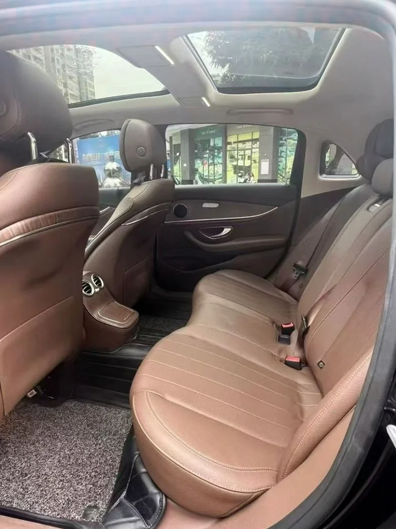 奔驰E 后面外观三