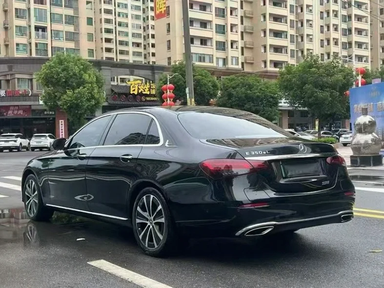 奔驰E 正面外观三