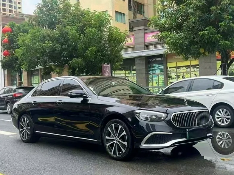 奔驰E 内饰前排