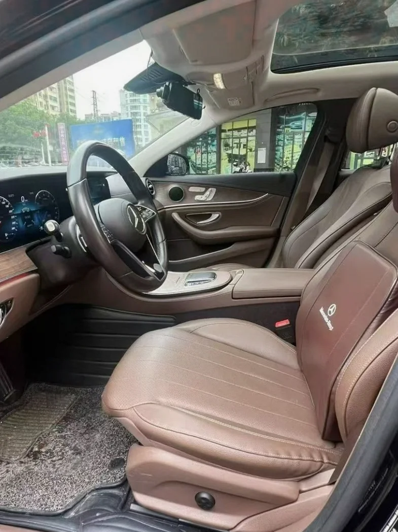 奔驰E 后面外观二