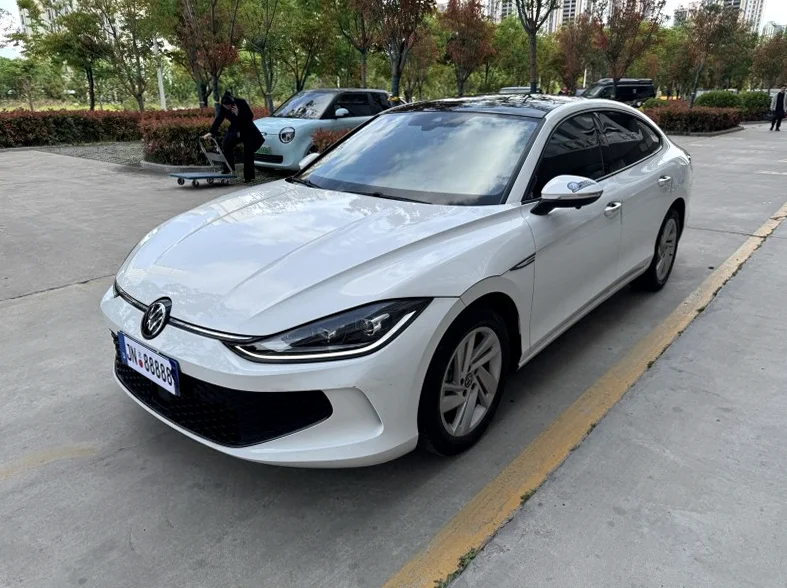 大众凌渡 正面外观二