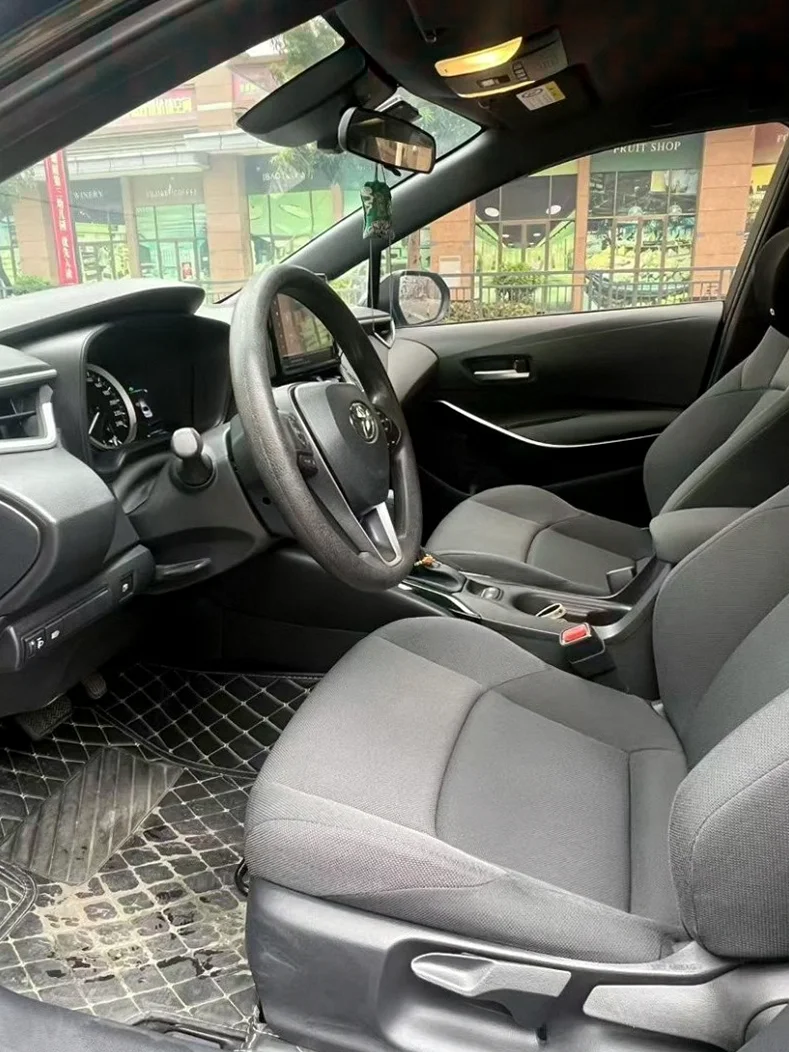 丰田雷凌 内饰前排