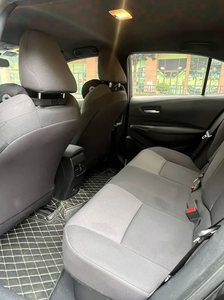 丰田雷凌 内饰后排