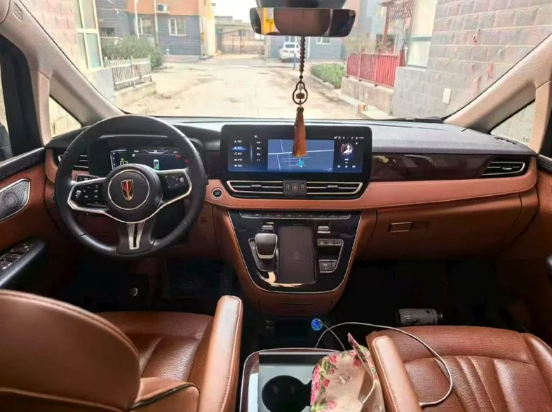 红旗HQ9 后面外观三