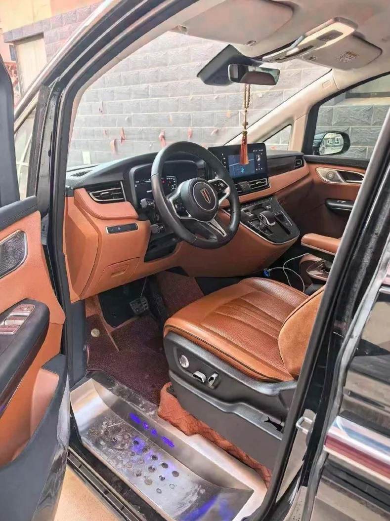 红旗HQ9 后面外观一