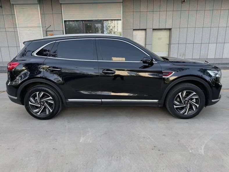 红旗HS5 正面外观三