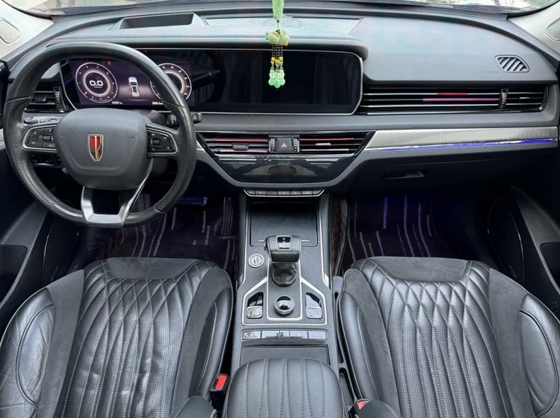 红旗HS5 内饰后排