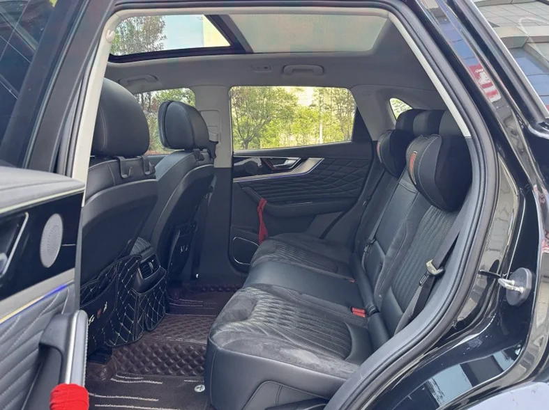 红旗HS5 内饰前排