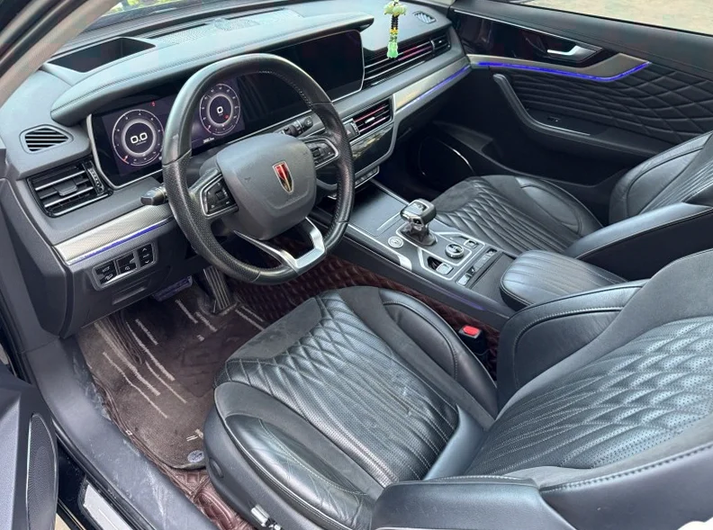 红旗HS5 后面外观二