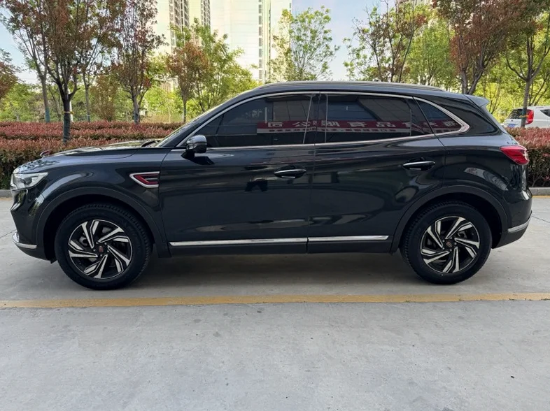 红旗HS5 后面外观三