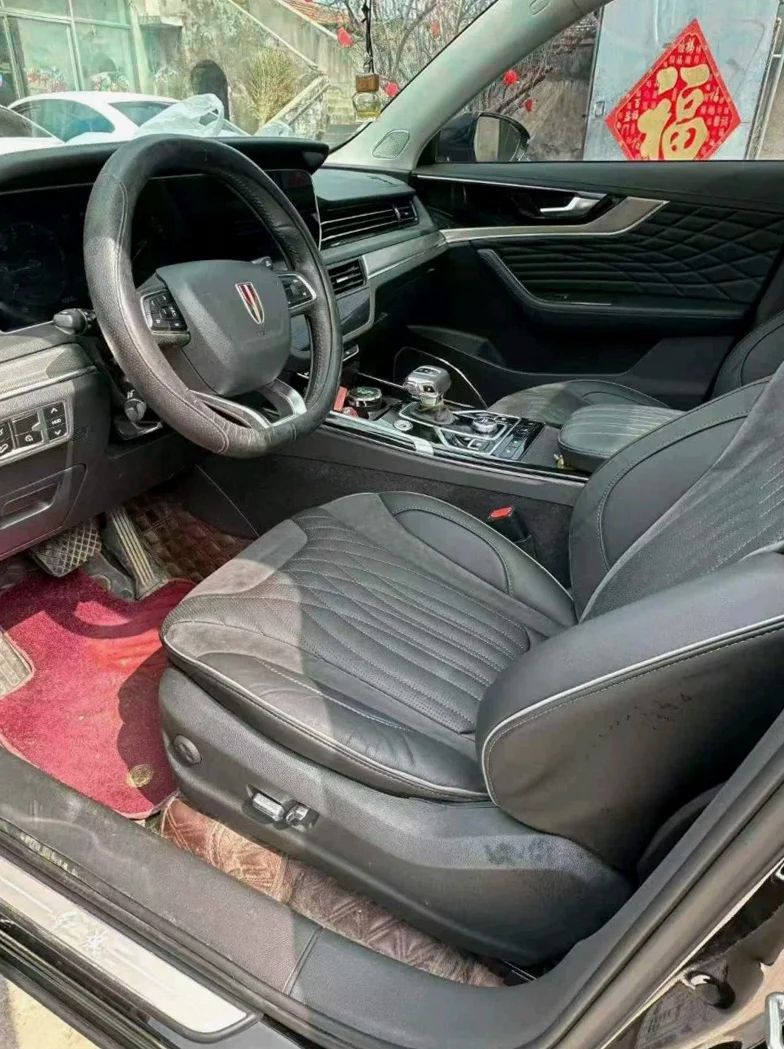 红旗HS5 后面外观三