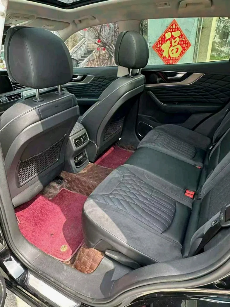 红旗HS5 内饰前排