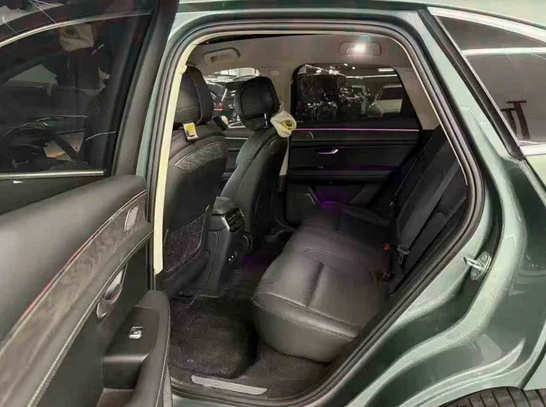 华为智选问界 后面外观三