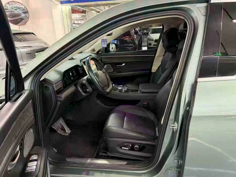 华为智选问界 后面外观一