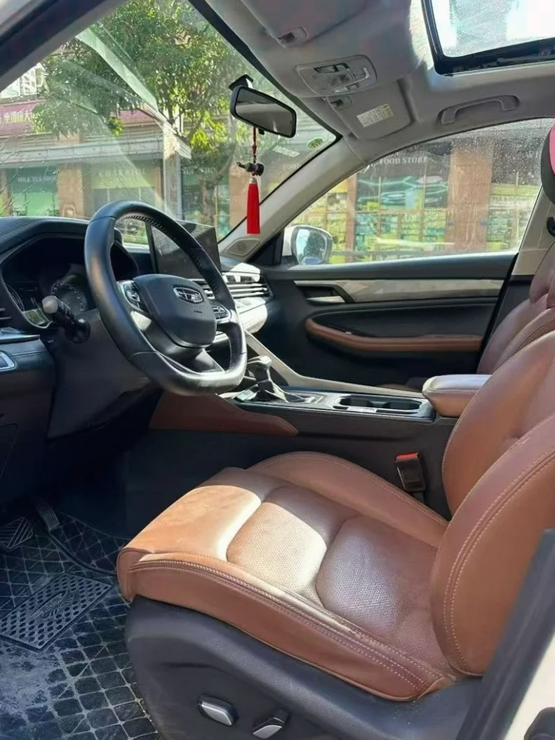 吉利远景 内饰前排