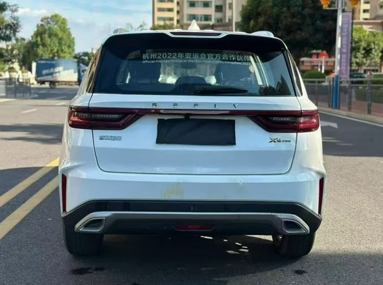 吉利远景 驾驶室